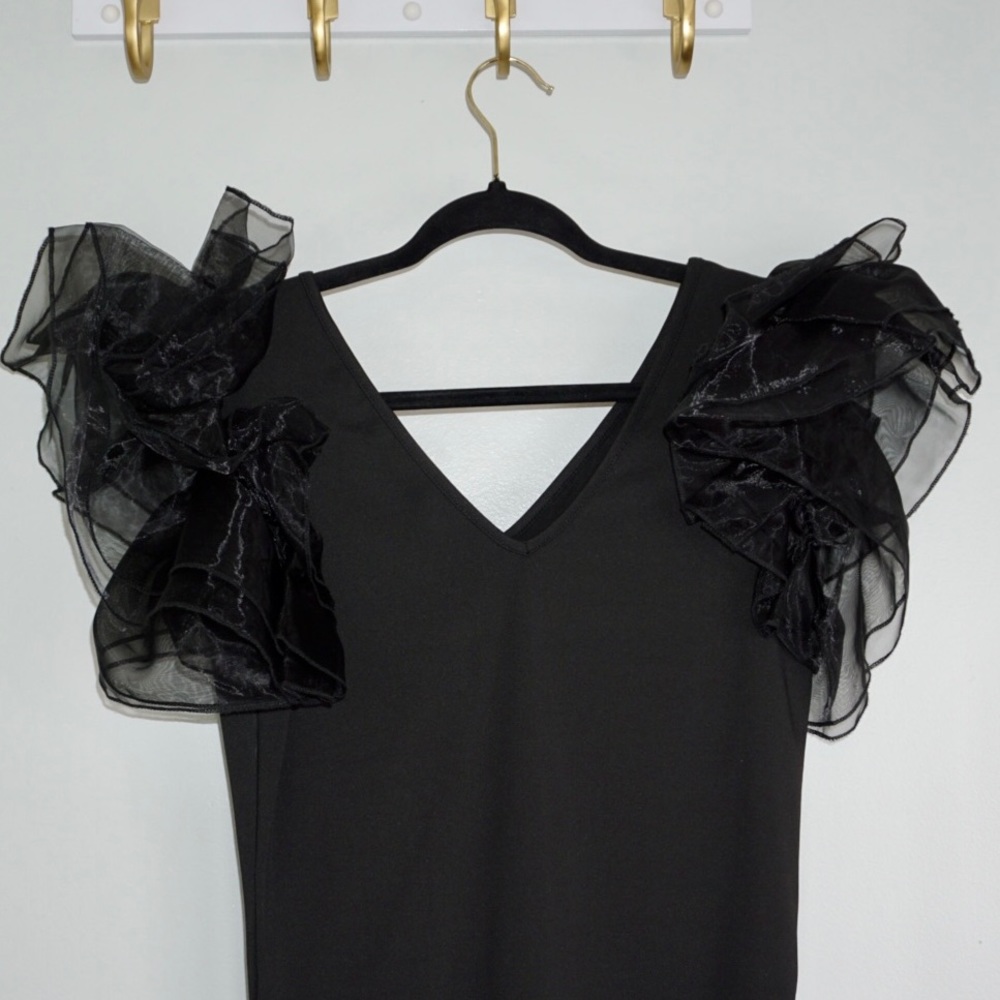 Ruffle Shoulder Bodysuit - Picture 3 of 8